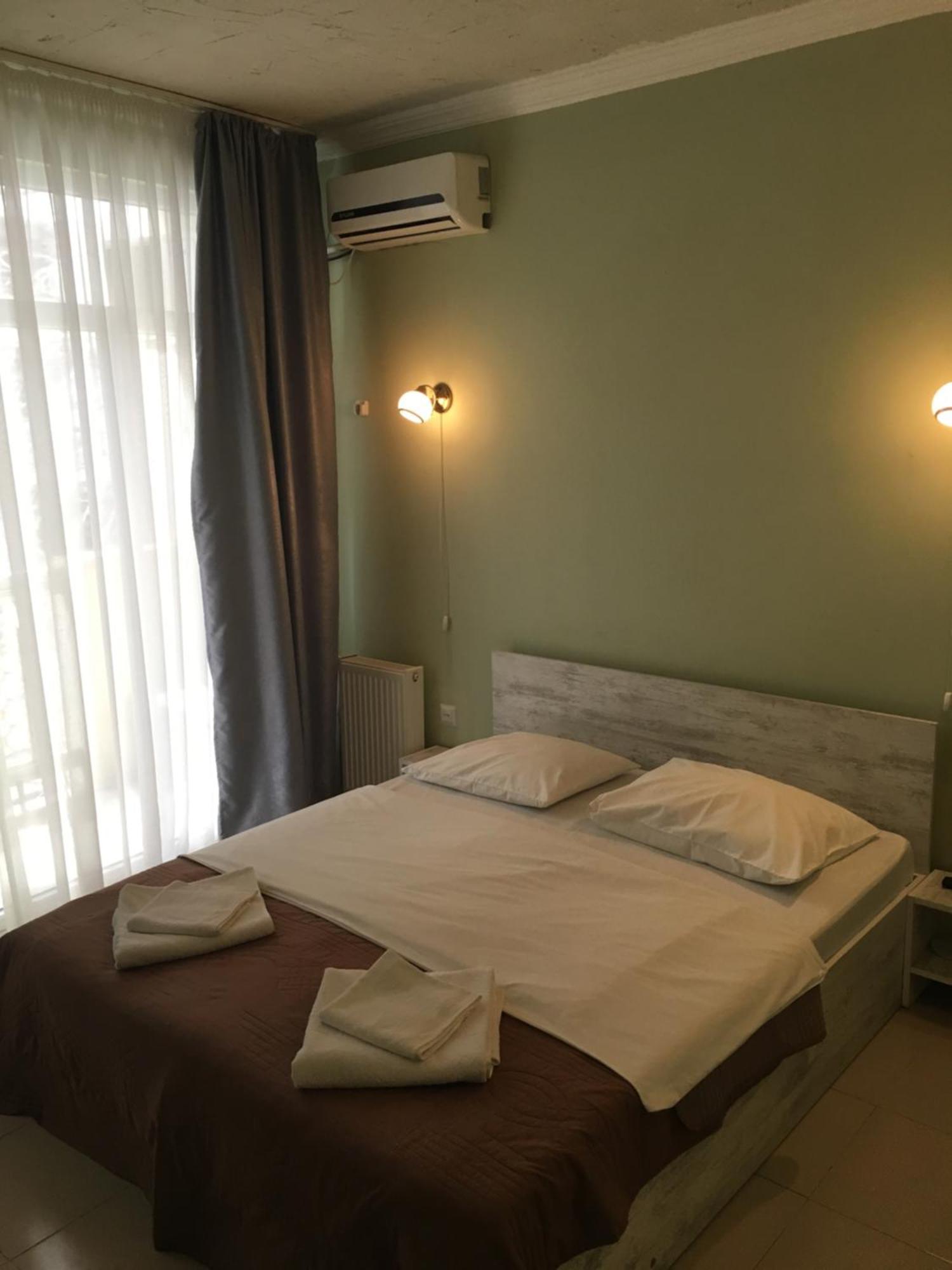 Hotel Lim Batumi Esterno foto