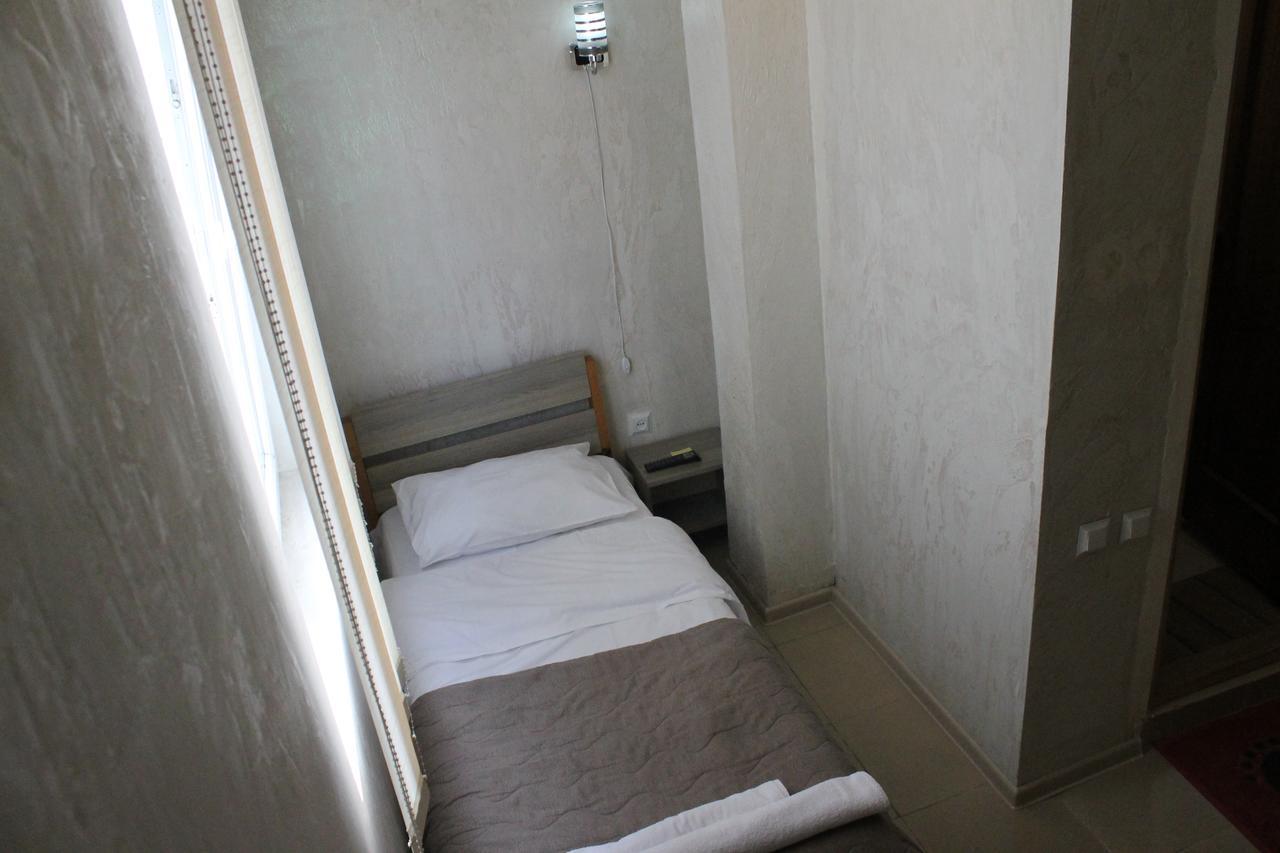 Hotel Lim Batumi Esterno foto