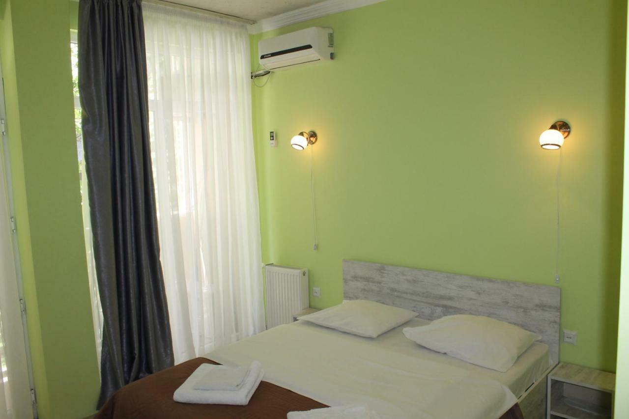 Hotel Lim Batumi Esterno foto