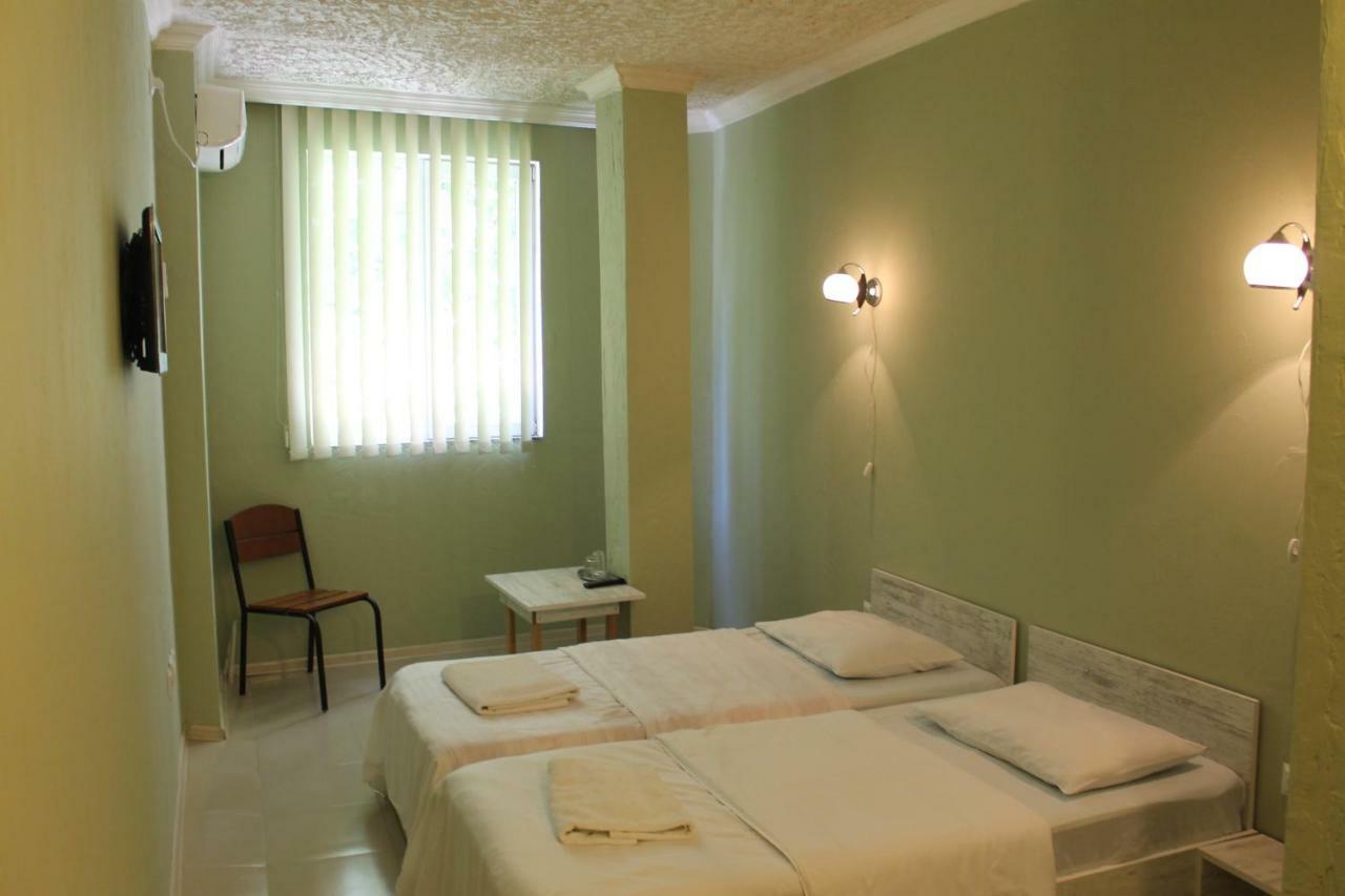 Hotel Lim Batumi Esterno foto